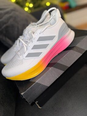 NIB - Adidas Women’s Ultrarun 5